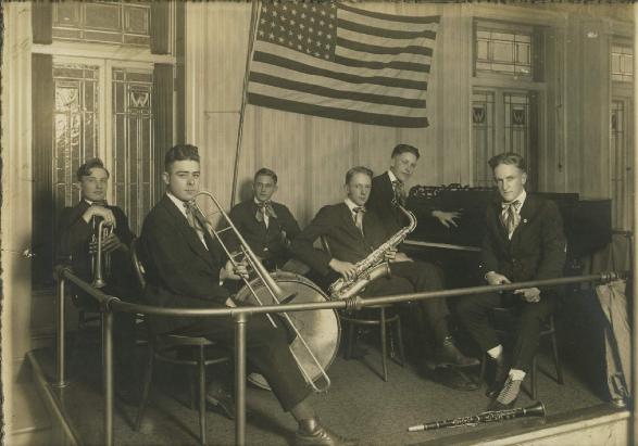 ClintonWartburgdanceband
